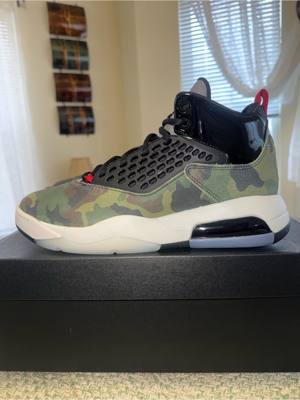 Jordan Maxin 200 men’s Camo Low-Top Athletic Sneaker size 10.5 new!!